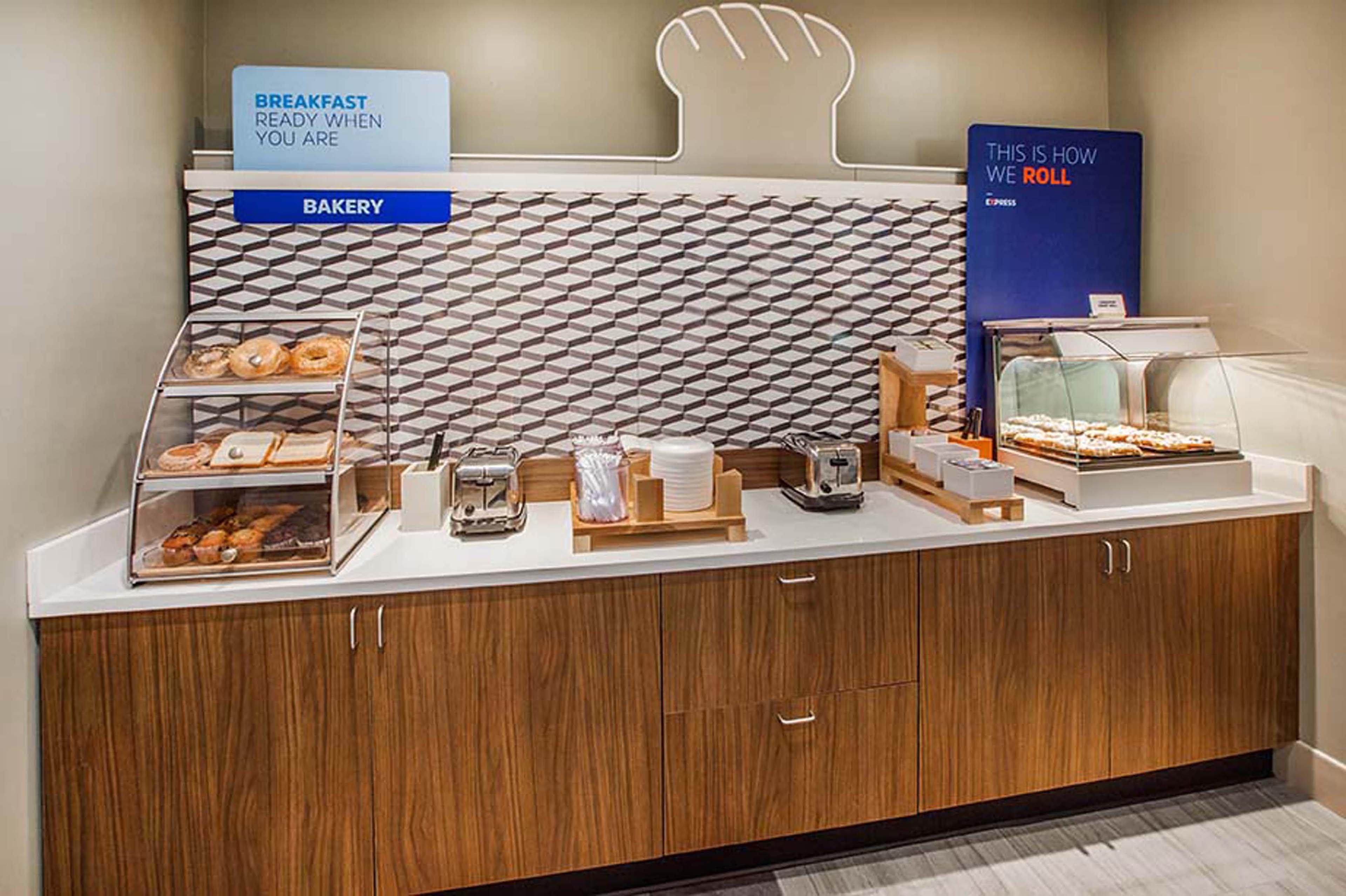 Holiday Inn Express New Orleans East By Ihg Exterior photo