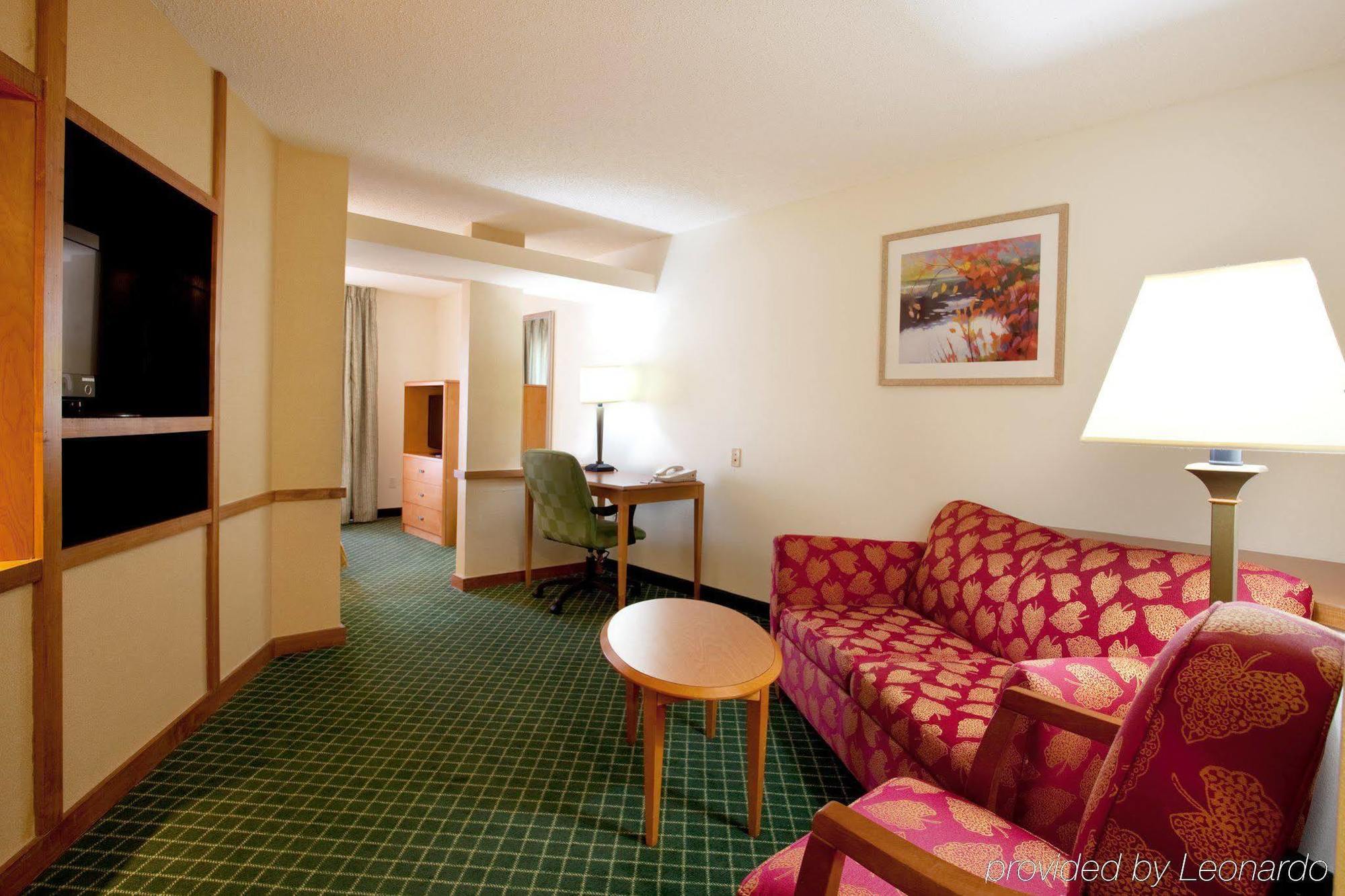 Holiday Inn Express New Orleans East By Ihg Room photo